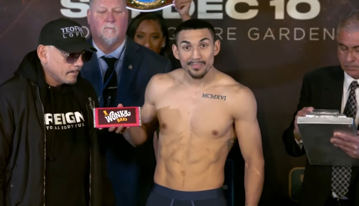 BoxingVitals's tweet photo. #TeofimoLopezJr at the weigh-ins with a #WonkaBar and the Golden Ticket
#LopezMartin #boxing #boxeo
#toprankboxing https://t.co/pG5wDA0NDf