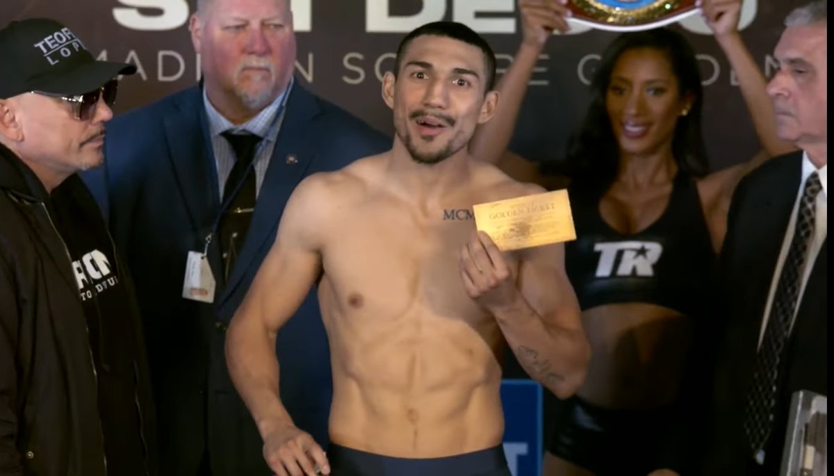 BoxingVitals's tweet photo. #TeofimoLopezJr at the weigh-ins with a #WonkaBar and the Golden Ticket
#LopezMartin #boxing #boxeo
#toprankboxing https://t.co/pG5wDA0NDf
