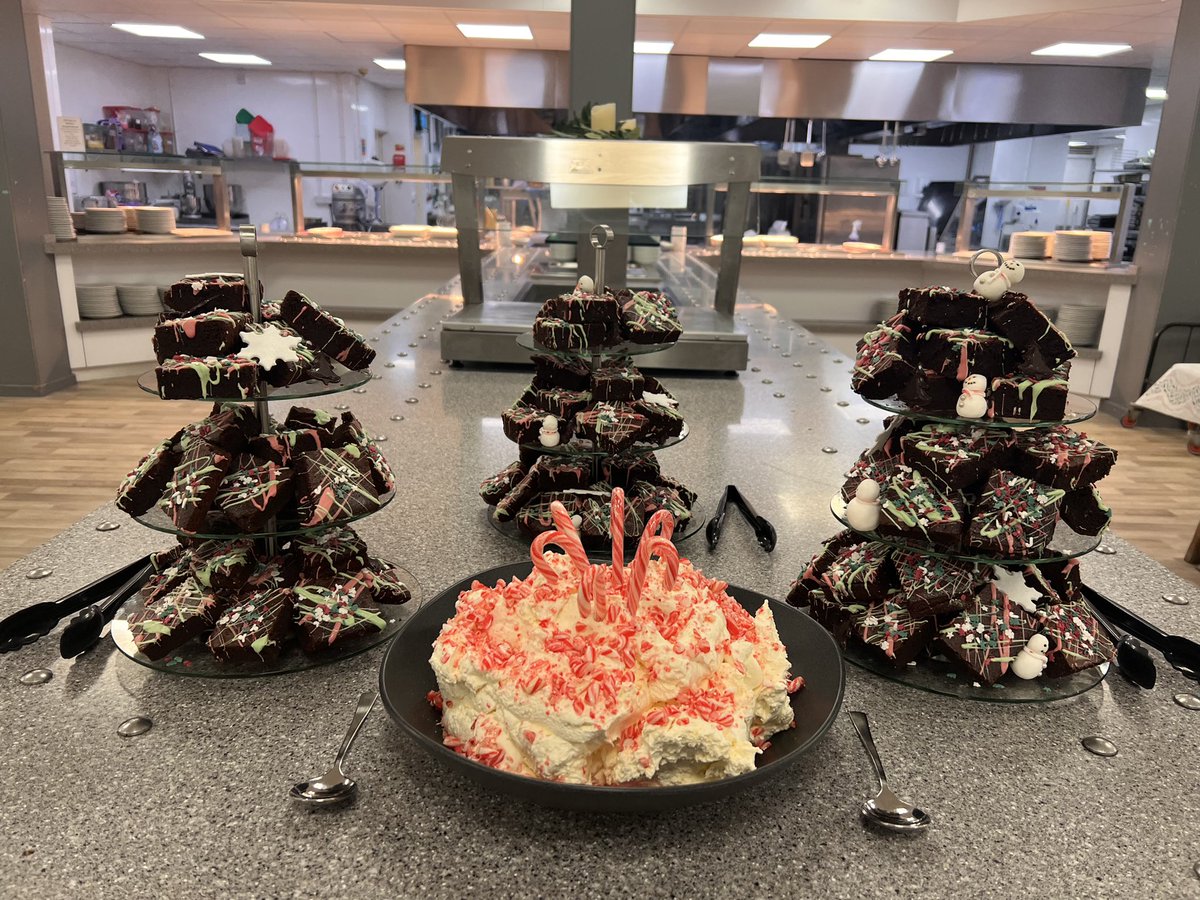 #boardersChristmassupper #weloveChristmas #chocolatebrownie #steakandchips