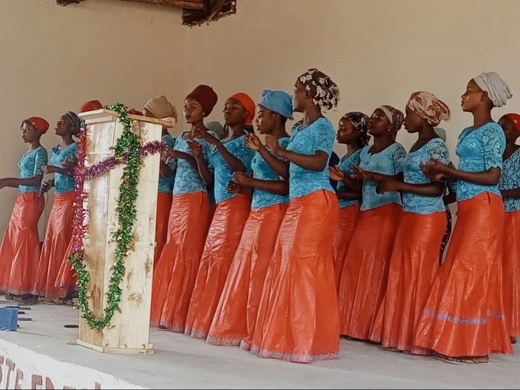 In Baraka, Congo, hundreds of community members gathered to celebrate the dedication of the church! Pastor Faustin Alobo is doing an outstanding job serving this area. 👏

#TrailheadInternational #Congo #ChurchPlanting