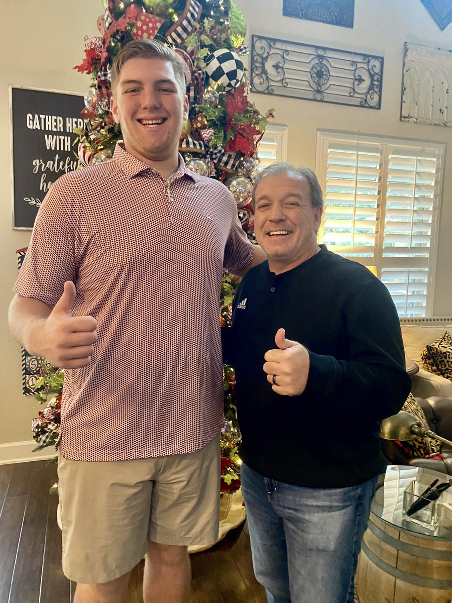 ColtonThomasson's tweet image. Humbled &amp;amp; honored to welcome two legendary coaches into our home. Thank you for your time- I’m ready to work! Gig ‘em! @AggieFootball @LouieAddazio @landrie_walsh @979DesignsTAMU @SV_RangerFB @TexAgs @R_Brauninger