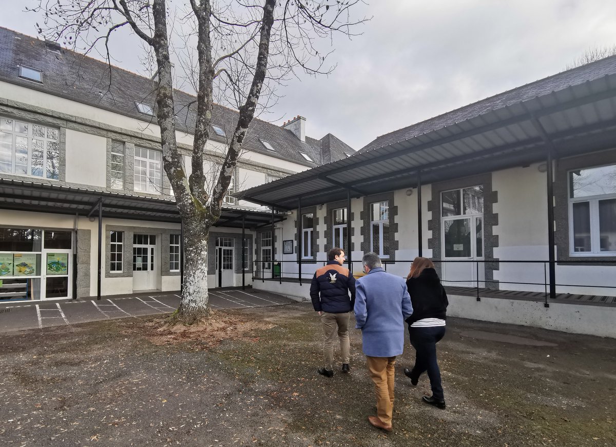 finistere_29's tweet photo. @MaeldeCalan sur le terrain dans le canton de #Carhaix pour la signature du "Pacte Finistère 2030" à #Motreff, l'inauguration du complexe sportif de #Huelgoat, la visite du collège Jean Jaurès et des échanges fructueux avec les élus de #SaintHernin. https://t.co/TW5xghh1V3