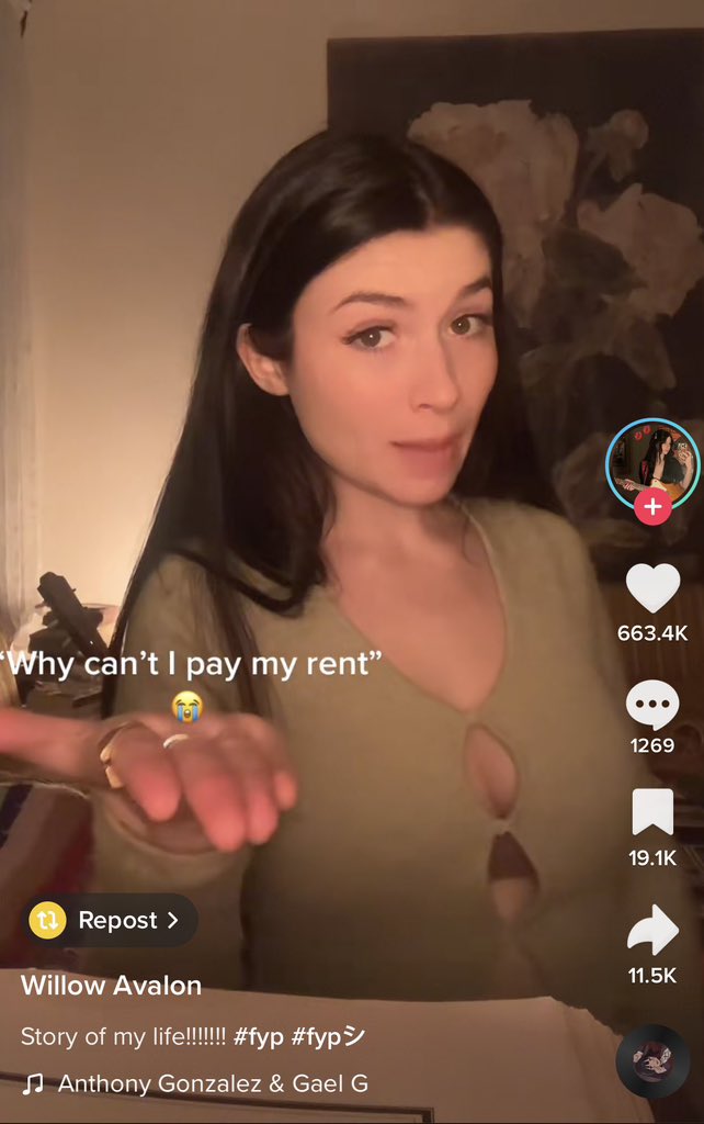 Women Posting W's tweet media