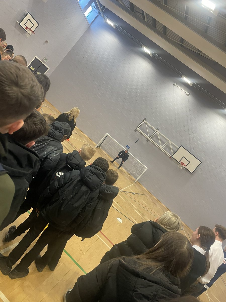 MissMRMPS's tweet photo. Beat the Goalie @LarkhallAc was so much fun today⚽️. Thankyou to all the pupils and staff involved and well done to our S6 leadership group for organising to raise money for the local food bank🤩👏🏼 https://t.co/IjPwYeNohx
