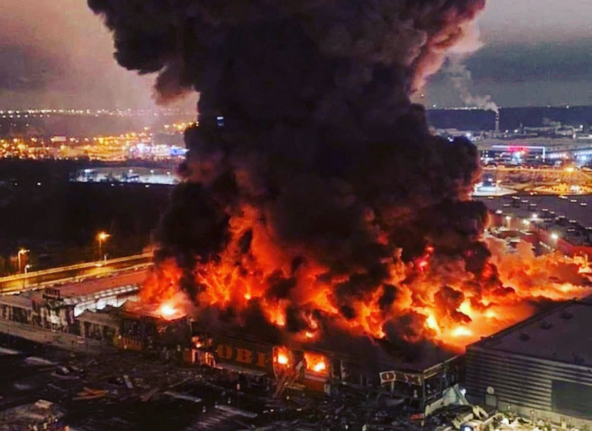 Cannot stop thinking about today's fire in the former IKEA mall near Moscow. When it opened in 2000, it was a whole new world for us. The pucture is so symbolic of Putin's destruction of Russia. Everything good has to go.