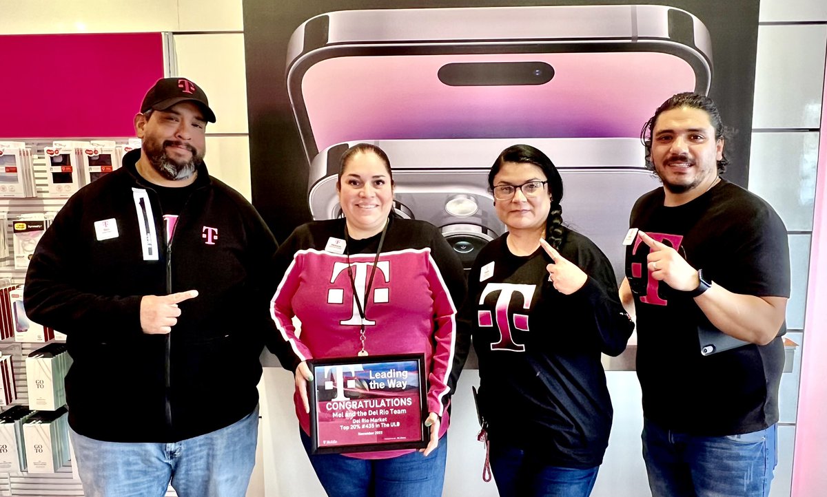 Everyone please join me in congratulating @mel__stephenson and Del Rio T-Mobile COR team for ending the month of November in the top 20%!!🔥🙌🔥Thank you and your team for your dedication and hard work! #SMRA #SMRADelRio #DelRioTX #STXHeat @LauraRa_satx @yes_i_cantu @BrianEjiasi