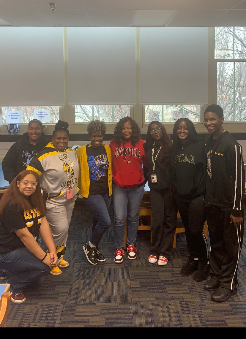 CounselorWalker's tweet photo. Shout to @campbell_tinika , AP Dr. Eddingsking and Student Ambassadors for coming out to 
@JCTMS_JCPS on short notice to present to my scholars that are interested in the amazing programs at Central 💕 #studentchoicematters https://t.co/5rBUqVesYZ