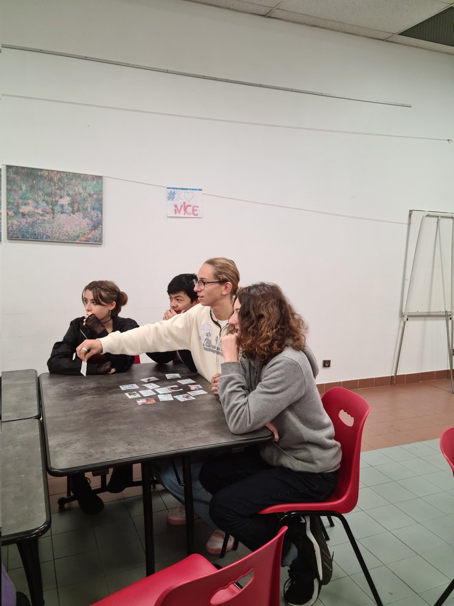 RustiqueJ's tweet photo. Ateliers ludiques autour de la Laïcité au lycée Guillaume Apollinaire #sensibiliser#partager#respecter# https://t.co/D1bNWPNn6V