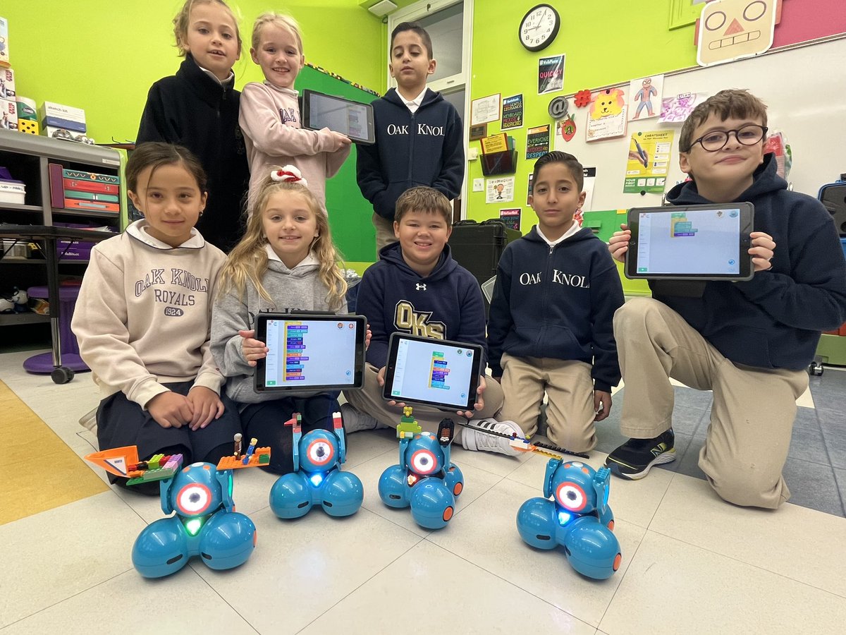 KClevering's tweet photo. #HourOfCode 🤖 Dash(ing) through the ❄️, Dance 💃 party, snowball ❄️ toss and Christmas 🎄 runway. Grades 1, 3 and 5 #CSEdWeek2022 @OakKnollSHC @WonderWorkshop https://t.co/5JNAtPaMfh
