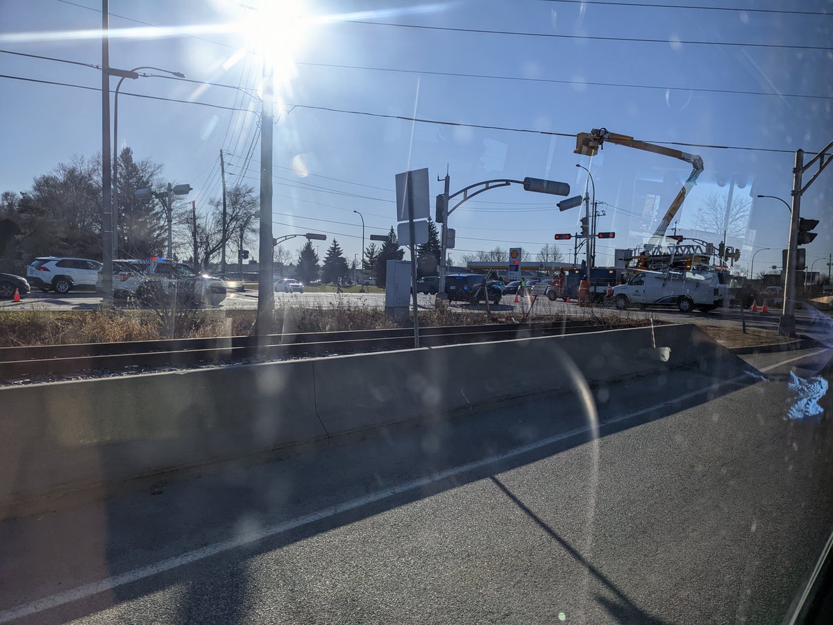 tx0dev's tweet photo. Gatineau - Broken at Maloney and Monté Paiement. Cops are directing traffic. No traffic yet, should be fixed by rush hour #otttraffic https://t.co/QwQlvGjDxT