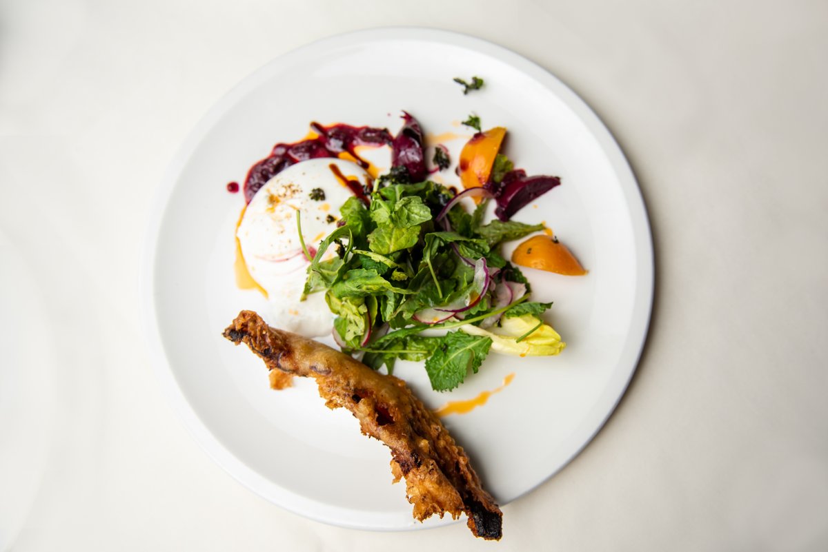 To start🍴 Our whole burrata &amp; bacon tempura w/ kale chips &amp; concord grape 'muddle' #SeeYouAtScampo