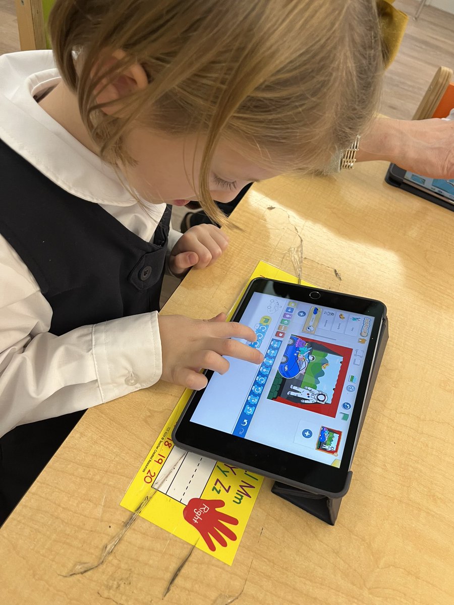 KClevering's tweet photo. PK &amp; K @ScratchJr and @TerrapinBots #HourOfCode #CSEdWeek2022 https://t.co/9KHQd7cP25