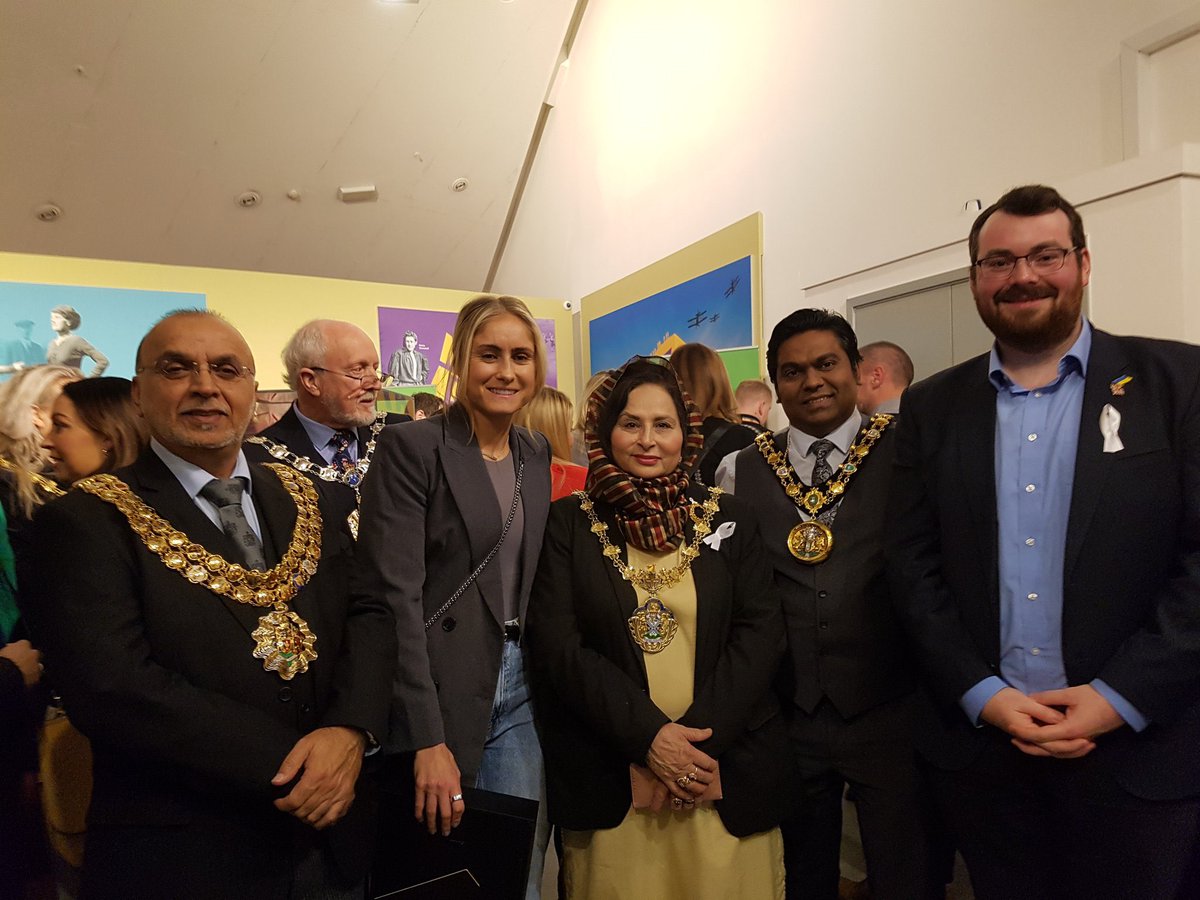 AndyBurnhamGM's tweet photo. Last night, Greater Manchester gathered to honour our @Lionesses with a civic reception.

And we gave them this promise: we’ll work with our schools to make sure 100% are giving girls the chance to play football in PE by this time next year.

@FootballMuseum https://t.co/SlB1taEZx0