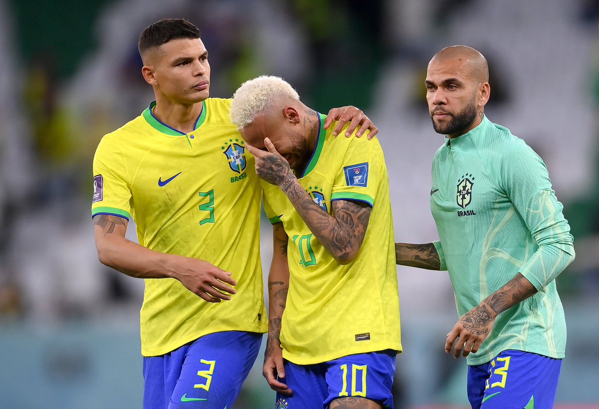 Neymar in tears, absolutely destroyed that heartbreaking loss at penalties 💔🇧🇷 #Qatar2022