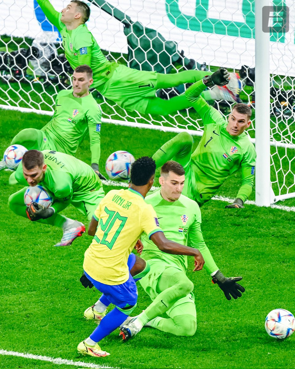 gyb's tweet photo. CROATIA KNOCK BRAZIL OUT ON PENALTIES！GOODBYE BRAZIL, BYE NEYMAR. https://t.co/3FUbLSz7ld