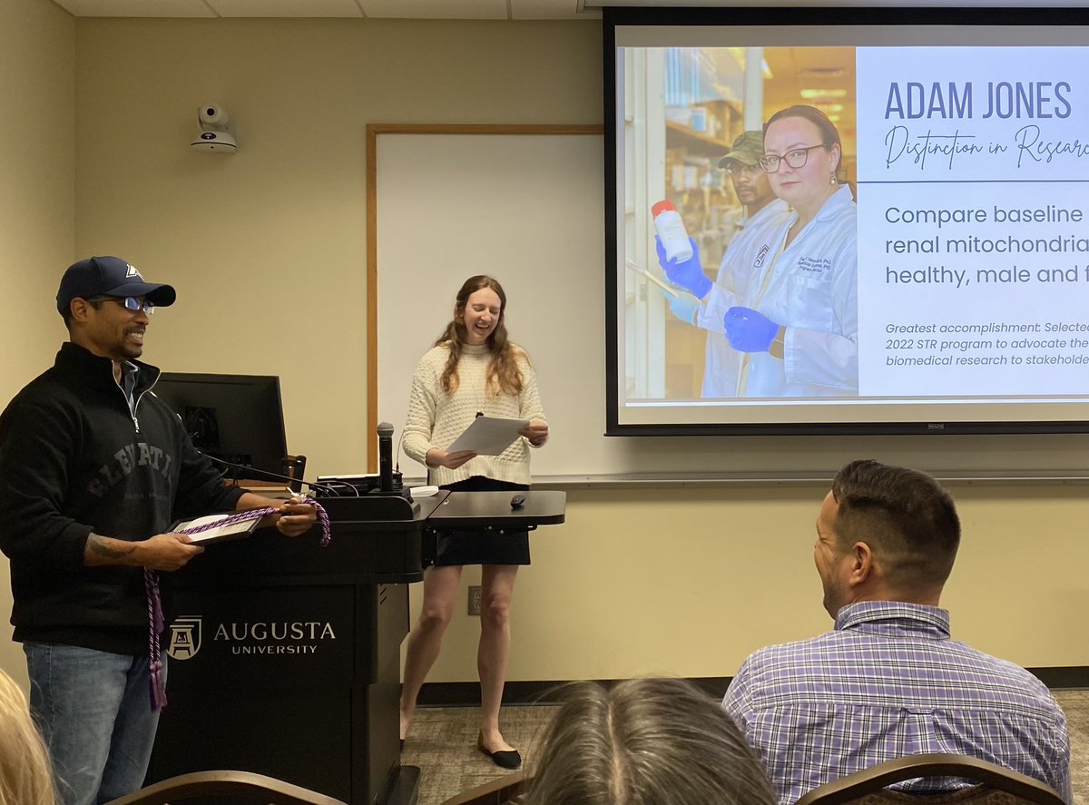 Renal_Phys's tweet image. Congratulations to Adam Jones on graduating with Distinction in Research @AUG_University  @AugCSM after 1.5 years of hard work in my lab 🎉🎉🎉 Looking forward to seeing new achievements from this aspiring biomed graduate student ☺️