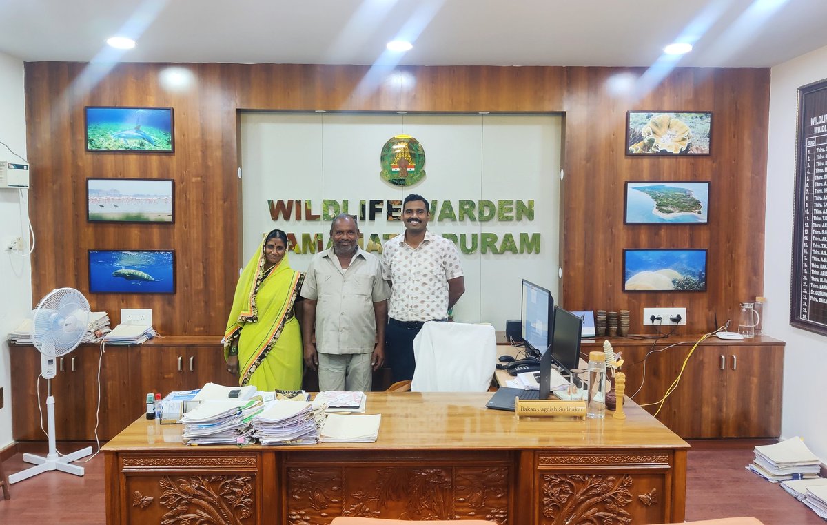 Though they(My Father and Mother) could not go to #school,
they ensured my schooling. 
Despite being a small #farmer,  they ensured that I could make it to 
1st #Engineer,
1st #PSU job holder &amp;
1st to clear #UPSC from our Village. 

They visited my office for the first time 😍