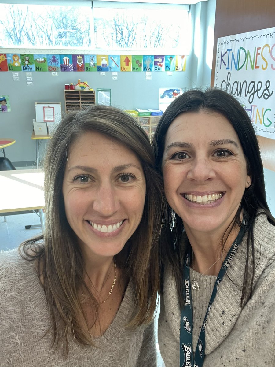 Shout out to this amazing teacher! She’s rockin it in K!!! Glad to have you on the team! <a href="/CookeCardinal/">Cooke Elementary</a> #12daystwitter #theamazingplace <a href="/AmyMirolli/">Amy Mirolli</a>