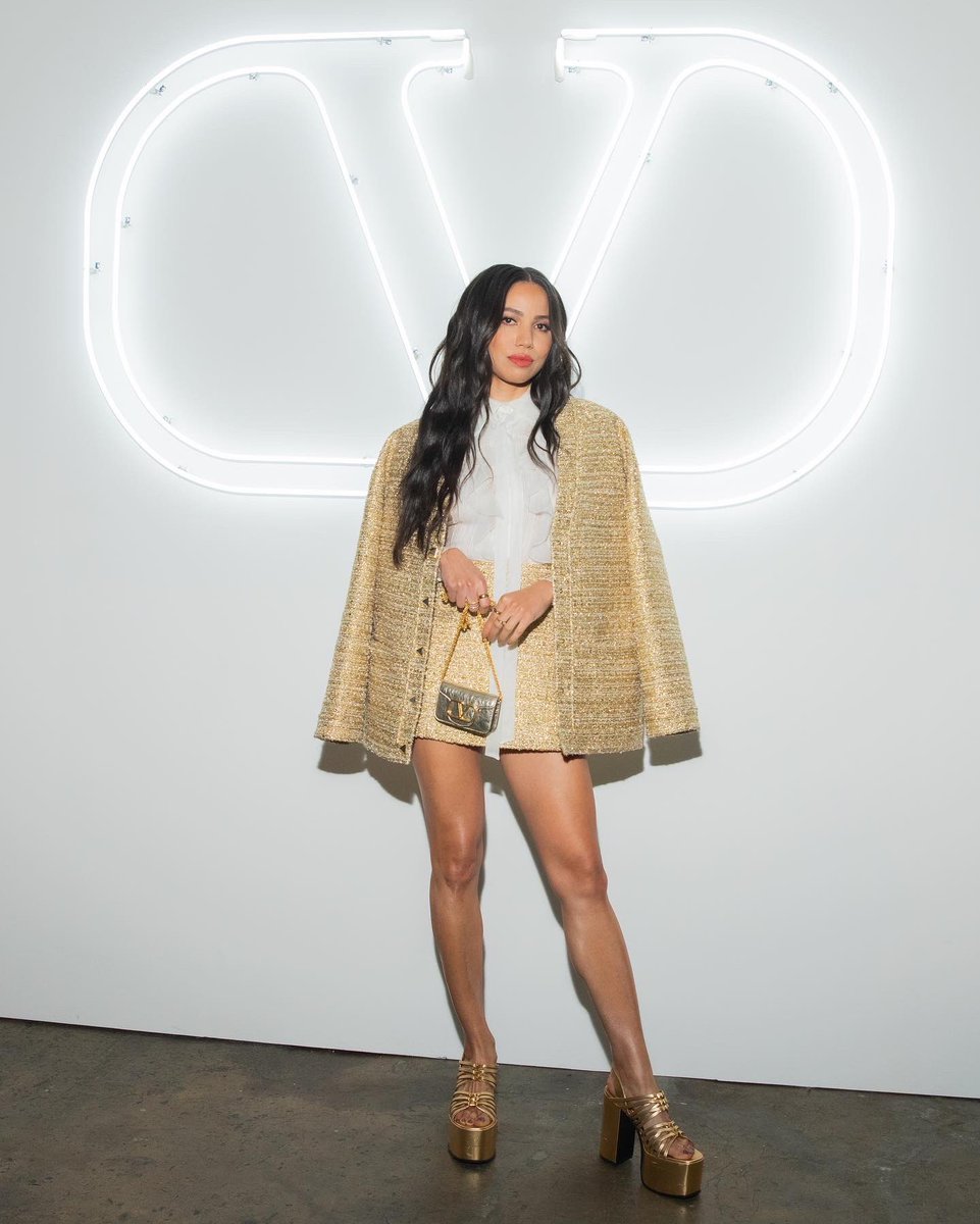 jurneesmollett's tweet photo. ✨@MaisonValentino✨

#ValentinoBeauty https://t.co/2iSCmSVLHt