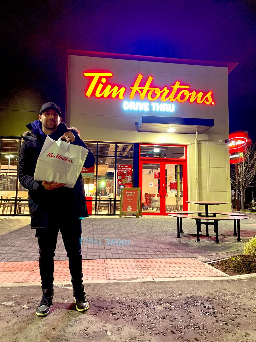 Thanks <a href="/timhortonsuk/">Tim Hortons UK</a> for having some of the <a href="/DundeeStars/">Dundee Stars🏒🥅</a> down to check out your new location in Dundee. 

Be sure to stop in on Monday at their grand opening to enjoy some tasty treats! ☕️ 🍩
