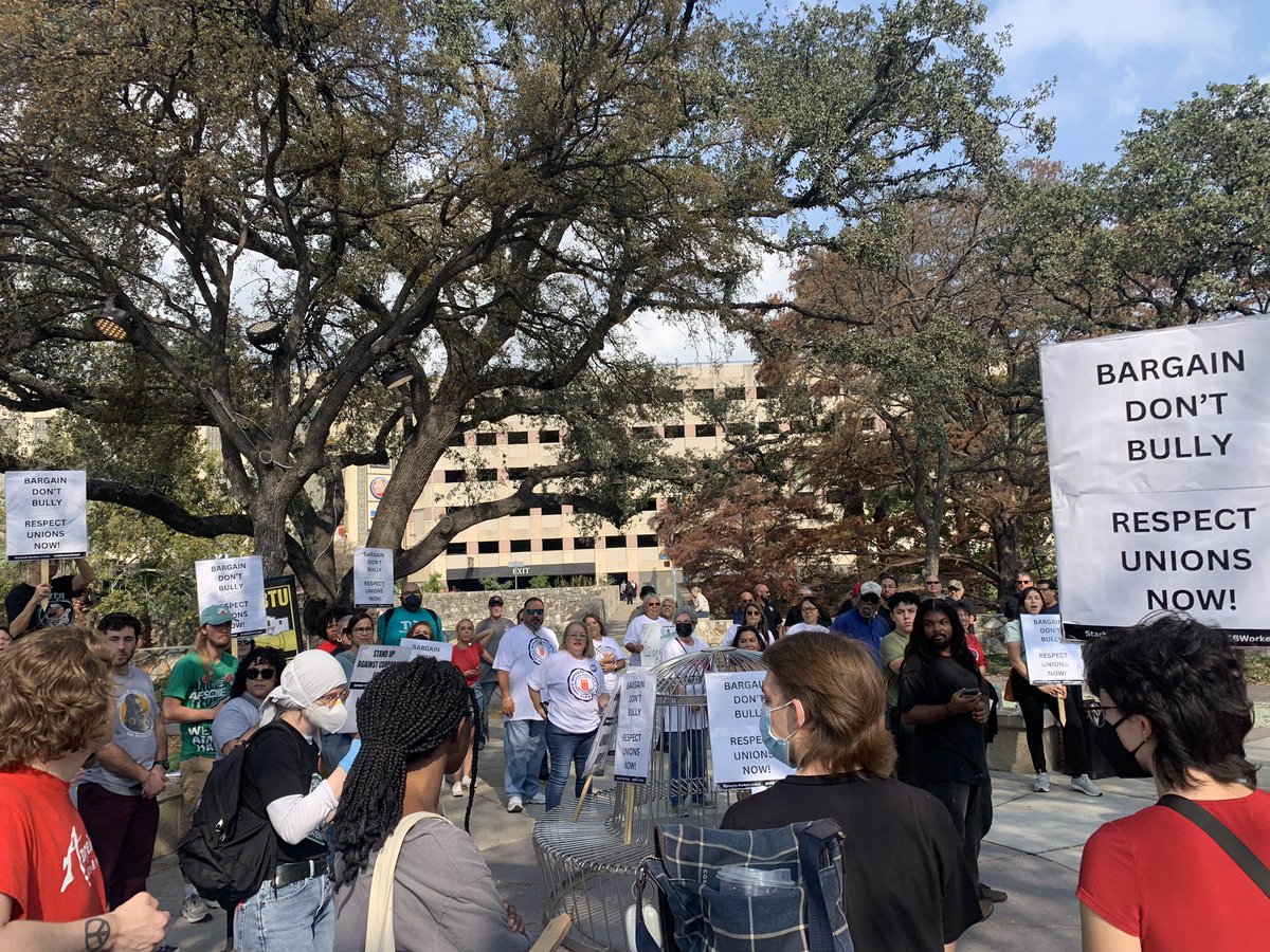 this is what solidarity looks like y’all!!
#SBWU1YearStrong <a href="/SATXSBWU/">SATX SBWorkersUnited</a> <a href="/atx_sbwu/">Starbucks Workers United 24th and Nueces</a> <a href="/SBWU_Houston/">SBWU Houston</a>