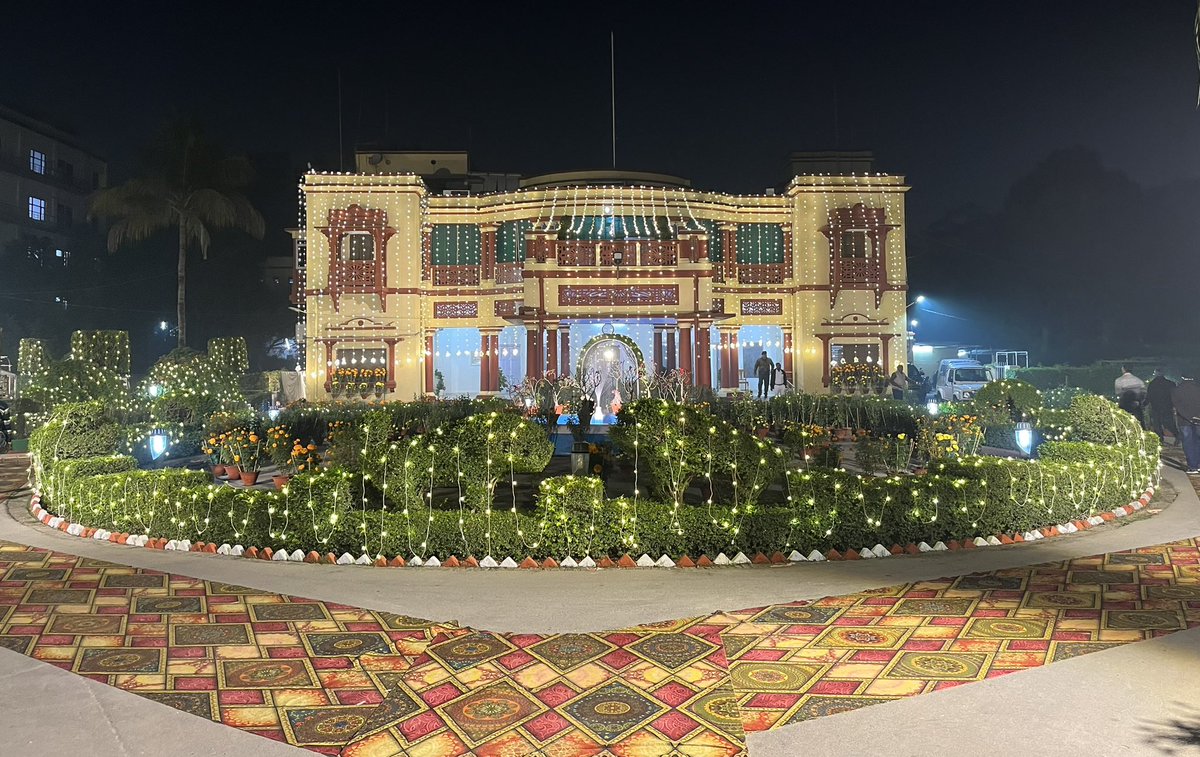 CSGwari's tweet image. Decked up for the special day!
#Convocation 
#Convocation2022 #BHU 

#BanarasHinduUniversity 
#Picture #PicturePerfect