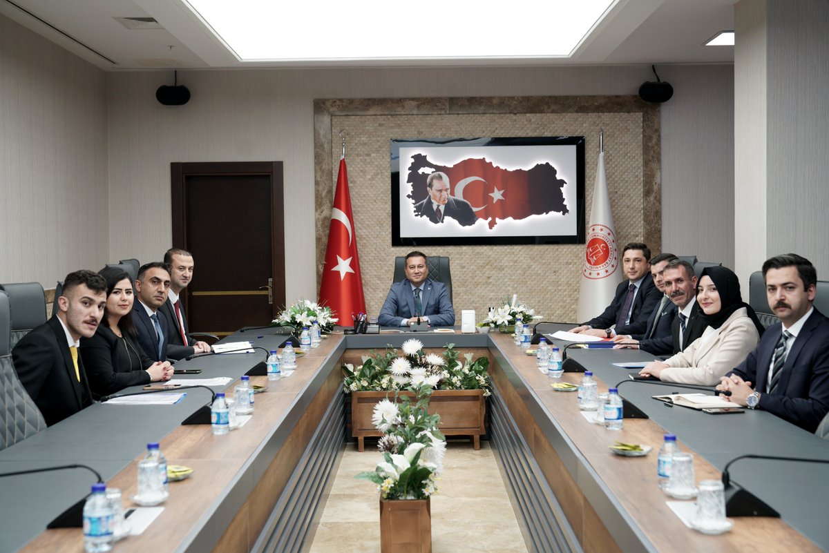 ctekurumsal's tweet photo. Genel Müdürümüz Enis Yavuz Yıldırım, ceza infaz kurumlarında görev yapan sağlık memurları ile Genel Müdürlük toplantı salonunda bir araya geldi.

Toplantıda, kurumlarda yürütülen sağlık çalışmaları ile sağlık personelinin talep ve sorunları üzerinde değerlendirmelerde bulunuldu. https://t.co/03jlEAjKjs