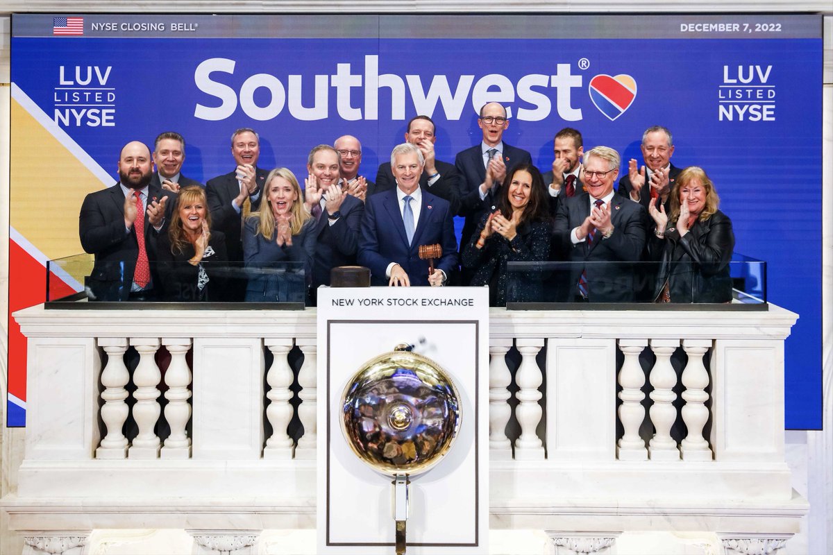 swapapilots's tweet image. Meanwhile, right outside...

#DealsBeforeDividends #TwoYearsOverdue