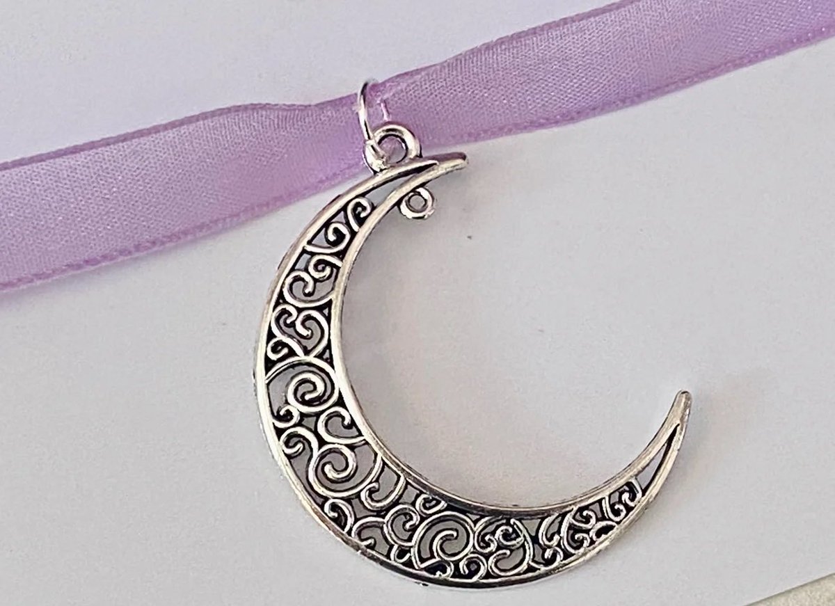 ✨🌙 Moons galore 🌙✨
All necklaces ship FREE 💜