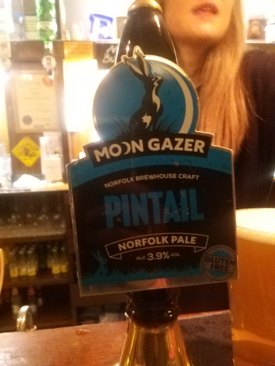 Swift pint of Pintail from our good friends @moongazerale. @TheDovePub keeping it in cracking nick as always. Happy weekend everyone 🍻🍺