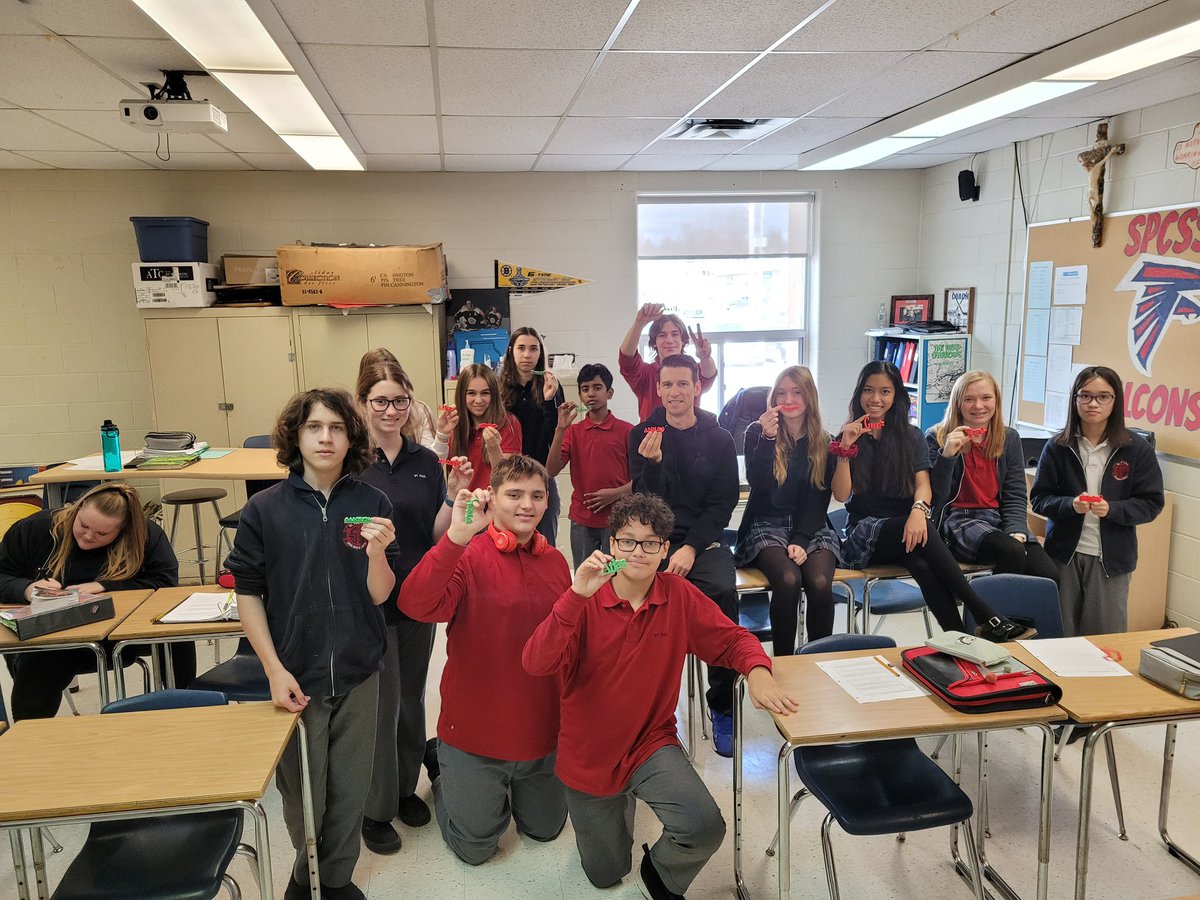SPCSSFalcons's tweet image. Thanks to Vanessa Pritchard at the Quinte West Library for our tour and the keychains we made in the Maker Space”.
#QuinteWestLibrary #SPCSSGrade9s #MakerSpaceFun