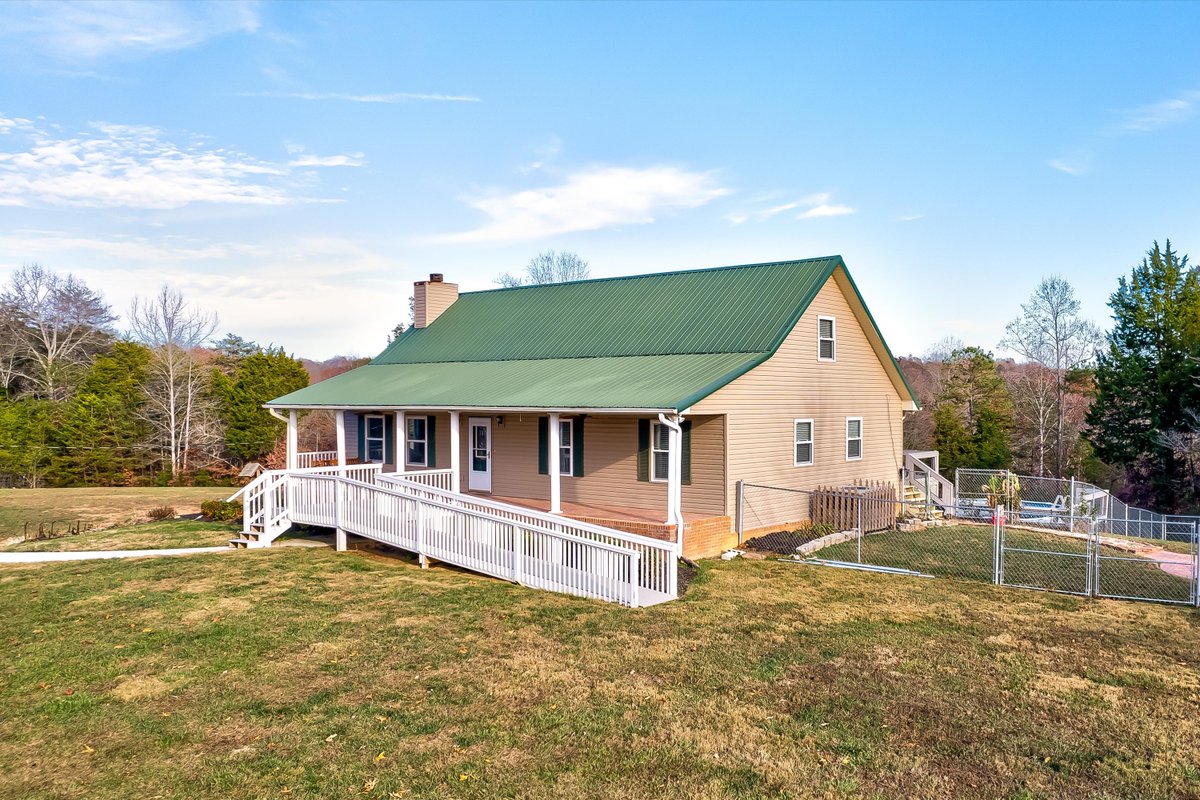 EdMyHouseTn's tweet photo. Come by 885 Cave Creek Rd, Loudon Tn Sunday 2-4 pm. OPEN HOUSE!!! Come see Michelle Annette Stockdale and tour this lovely home! 8.2 acres, 669900. Mini-Estate
This can be your Affordable Dream Home!
Reach out for details 865-412-6012
#handhteam #affordabledreamhomesknoxville https://t.co/eaggAL6i1E