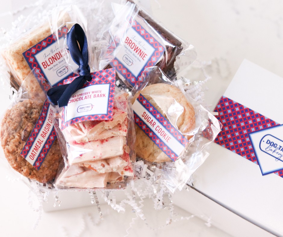 DogTagBakery's tweet photo. The bakery is still looking for volunteers! 🙋 

We've been busy packaging our holiday gift boxes, but we still need your help! We have time slots open from now until December 22—find a time that works for you here: https://t.co/fgwFeBAgPZ https://t.co/oN5bCsTzYX