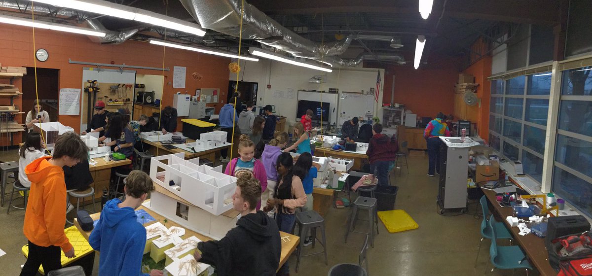 #STEaM in #Panoramic 📸 

📚🧠🔊…in the final hours of #PBL #Preparation #Creation &amp; #Innovation before our #GalleryWalk &amp; #Competition next Friday
🔩🪜🪚📏🧰🛠📐📝🦾🔋🚀🤝