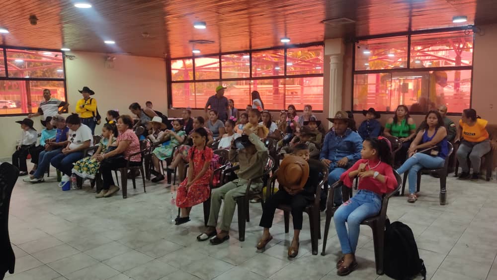 GabancitodeOro's tweet photo. Continuan las audiciones para el XXVI Festival Infantil #GabancitodeOro en Barinas. @PDVSA es cultura. https://t.co/qsDe5GaaAQ