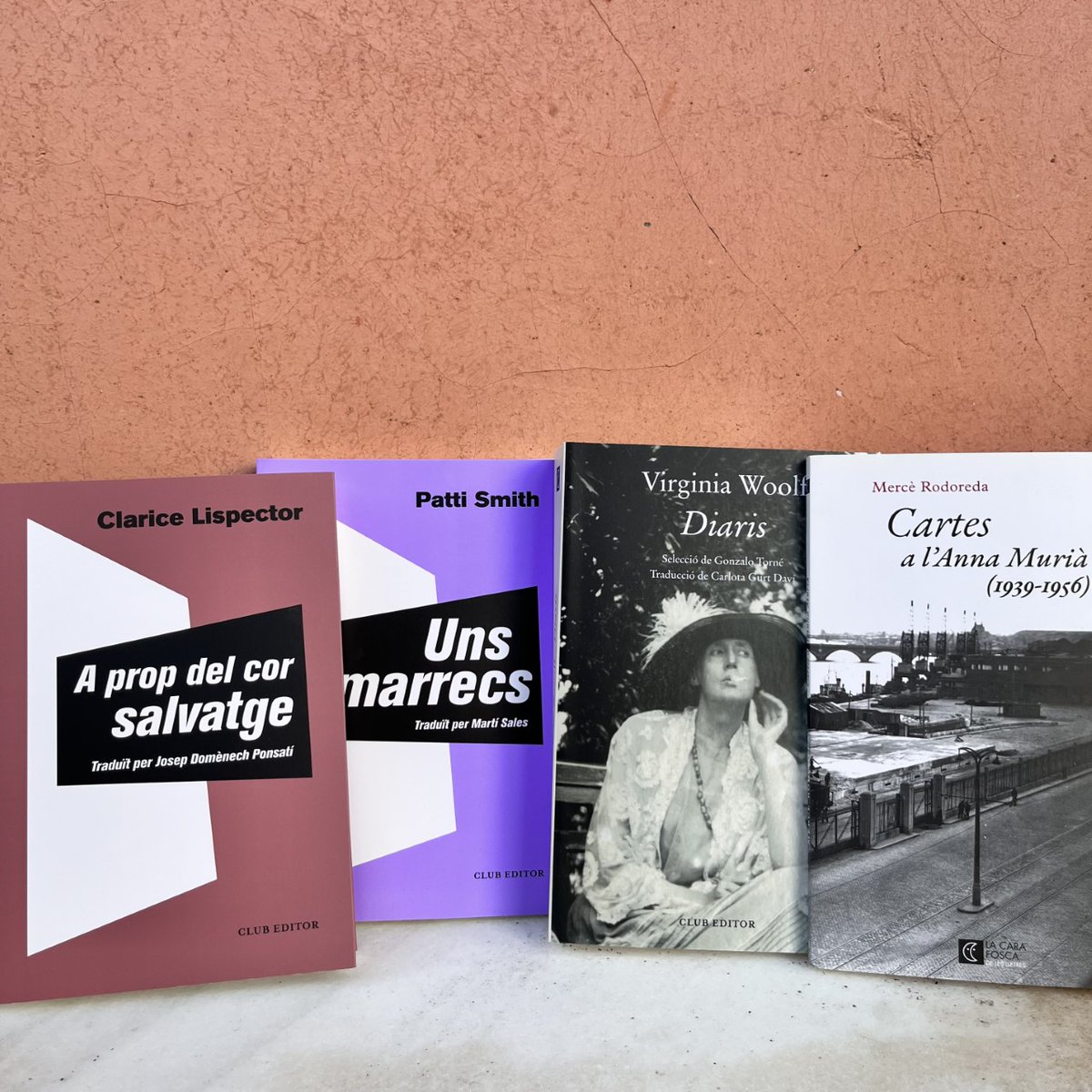 🔊🔊🔊Mireu que bona gent són @mariabohigassal Sortegem aquest pack de llibres per celebrar que ja som 36000 seguidors. Si voleu participar:
1. Seguir-nos i fer RT.
2. Etiquetar a tres amistats.
El proper divendres 16 de desembre anunciarem l'afortunat/da. Que tingueu molta sort!