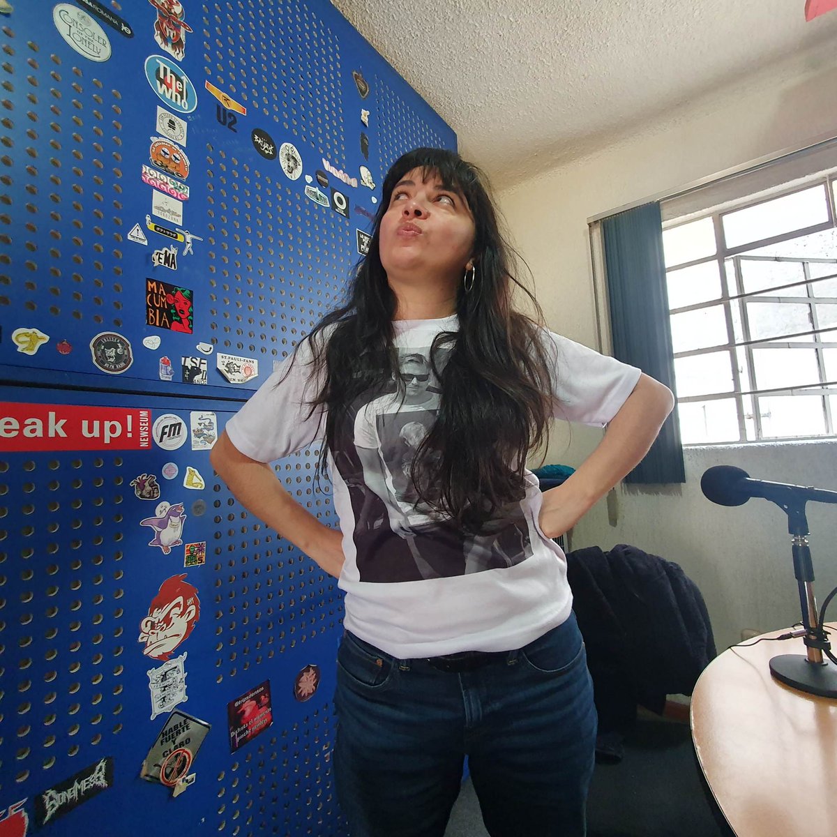 nofm_radio's tweet photo. Hoy, el #PLAYNoFM, convoca a comunicarse. ¿Qué chisme les mueve el tapete? ¿Qué piensan de la crítica a la CULTURA POP? ¿Qué están consumiendo? En vivo ahora con @conejoazulorama #porNoFM https://t.co/WmTsBcx1MD https://t.co/V7IhUPyqsL