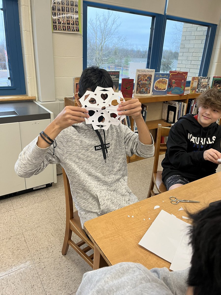 Today 6th graders evaluated “how to” websites and made paper snowflakes in the #Library! @WCSDEmpowers @MyersTigersRoar #wcsdlibs @ASchout10 #bigmess #librarylove #papersnowflakes