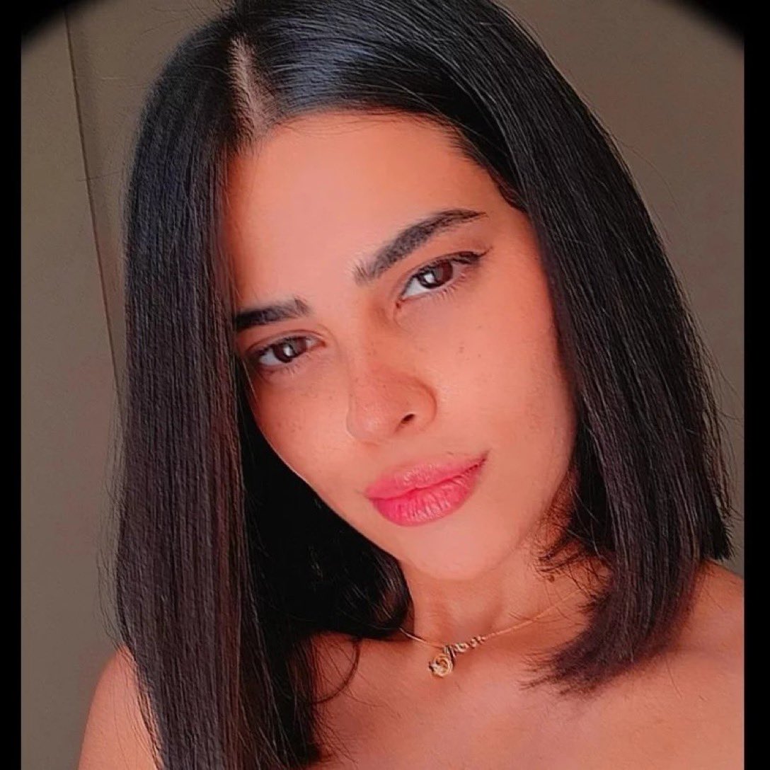 #Iran:
Dit is #Mahsa_Mohammadi, een microbiologiestudent uit Sabzevar.
Ze is 50 dagen geleden ontvoerd door de repressietroepen v het Iraanse Regime.
Ze is ter dood veroordeeld wegens godslastering.
Haar leven is in gevaar.
Ze kan worden opgehangen.
Wees svp haar stem #MahsaAmini