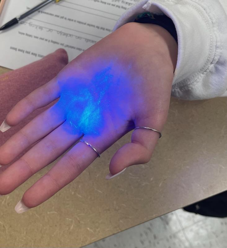 JacobsWellness's tweet photo. Identifying germs in Health class and analyzing how quickly they spread using “fake germ” powder. https://t.co/JtfC96bzHV