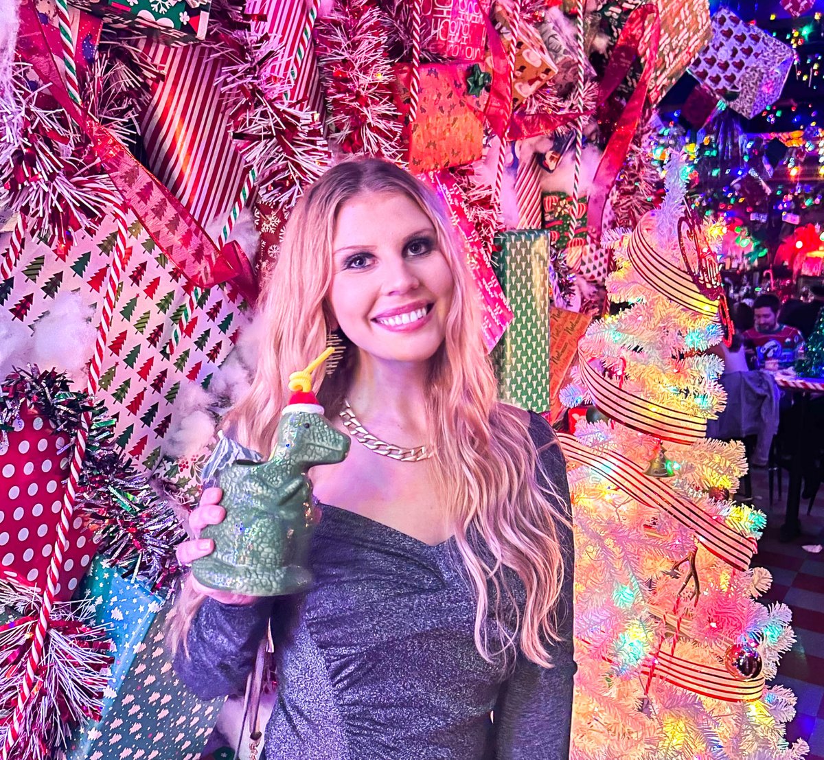 Cheers to the weekend! 🎅🥂

We love how  styled our Pearl Party Bodysuit.🤩Get in the Christmas spirit with our Holiday collection! Now 30% off!

#shopventure #shoplocal #venture19 #christmasparty #winterwonderlandoutfit #christmasoutfit #christmas #christmasseason