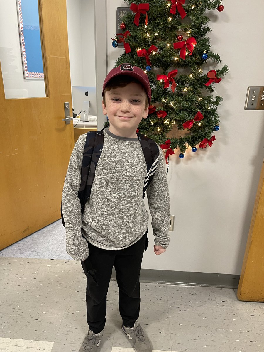 josephpolson's tweet image. This morning my oldest wore his @GamecockFB hat to school so he could look like @CoachSBeamer, then my 3 and 6 year old started a “Beamer Ball” chant. What a way to start a Friday! Representing in Massachusetts!