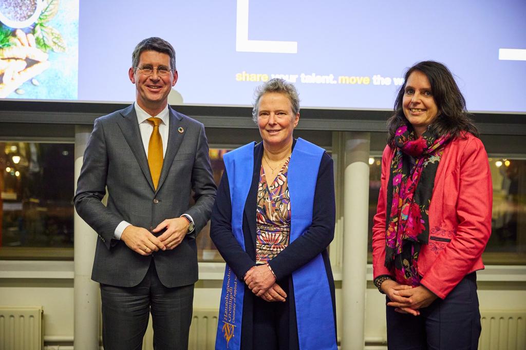 Vanmiddag Lizette Oudhuis mogen installeren als Lector Healthy Food and Nutrition. Een mooie stap voor Lizette en de #Hanzehogeschool . Belangrijk thema van ons kenniscentrum biobased economy en ons speerpunt Healthy Aging!