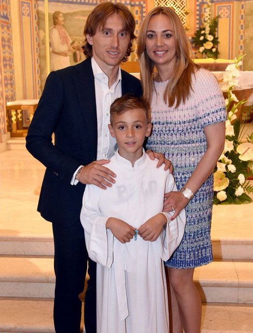 DarSmolinski's tweet photo. #Chorwacja zwyciężyła!!! Mniejsi, waleczniejsi, trochę poszkodowani przez sędziego gwiżdżącego początkowo wszystkie wydumane faule dla #Brazylia.
Kibicuję Im również z uwagi na religijność #Modrica, pielgrzymkę trenera #Dallić do Medziugorja i odmówę noszenia tęczowej opaski… https://t.co/n0WOPjs53O