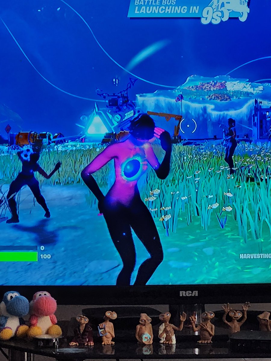 KChances's tweet photo. @TaborTimeYT not sure the galaxy skin is glitch cause the flame looking thing that's on the front side of her is not there now .... this skin should have the option to turn it off or on .. cause I spent 2000 vbuck for the skin and never use it cause of the flame thing https://t.co/xzuWlmKGwt