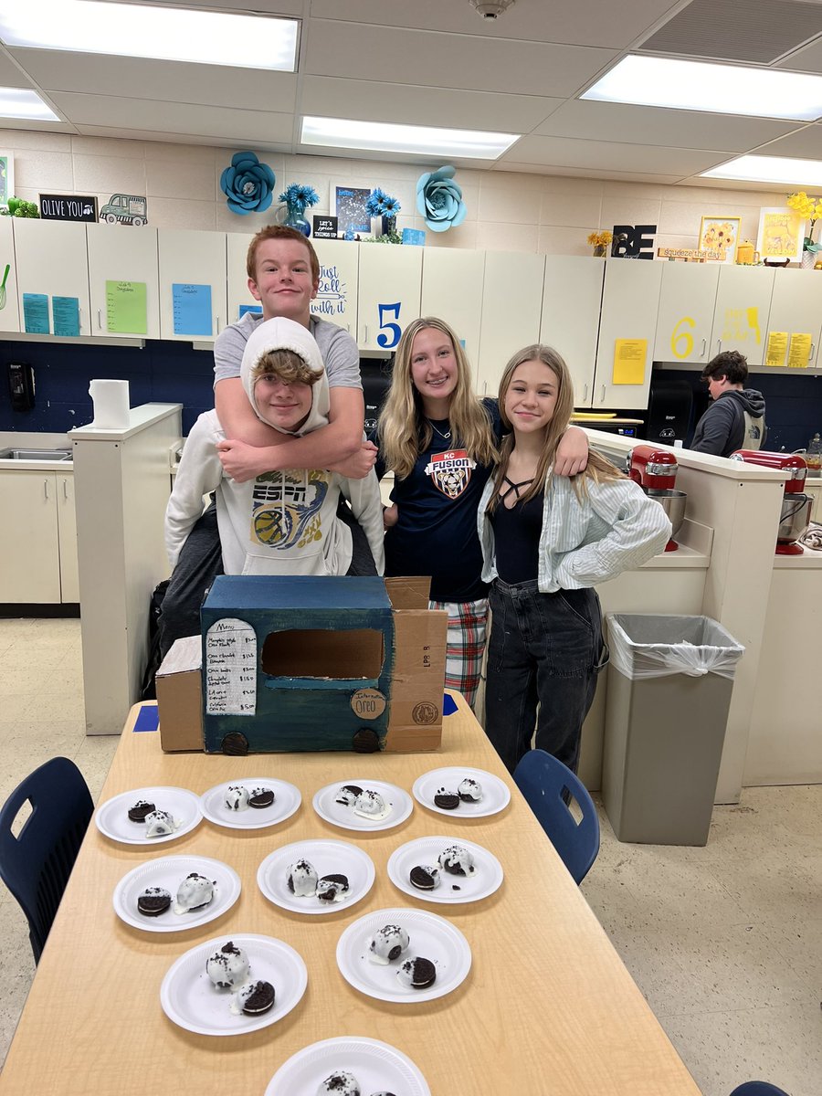 Love food truck day. Each semester I am more impressed! 💙