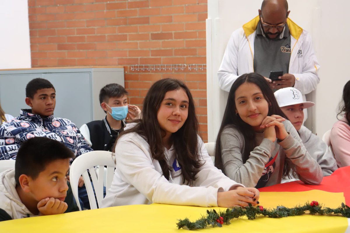 integracionbta's tweet photo. #AEstaHora estamos en tercer 🗣Consejo Consultivo Distrital de Niñas Niños y Adolescentes.

👉La secretaria @MarBarraquer instala la sesión para hablar de pobreza multidimensional. 

#PorLaNiñez https://t.co/gjU4mC1O9o