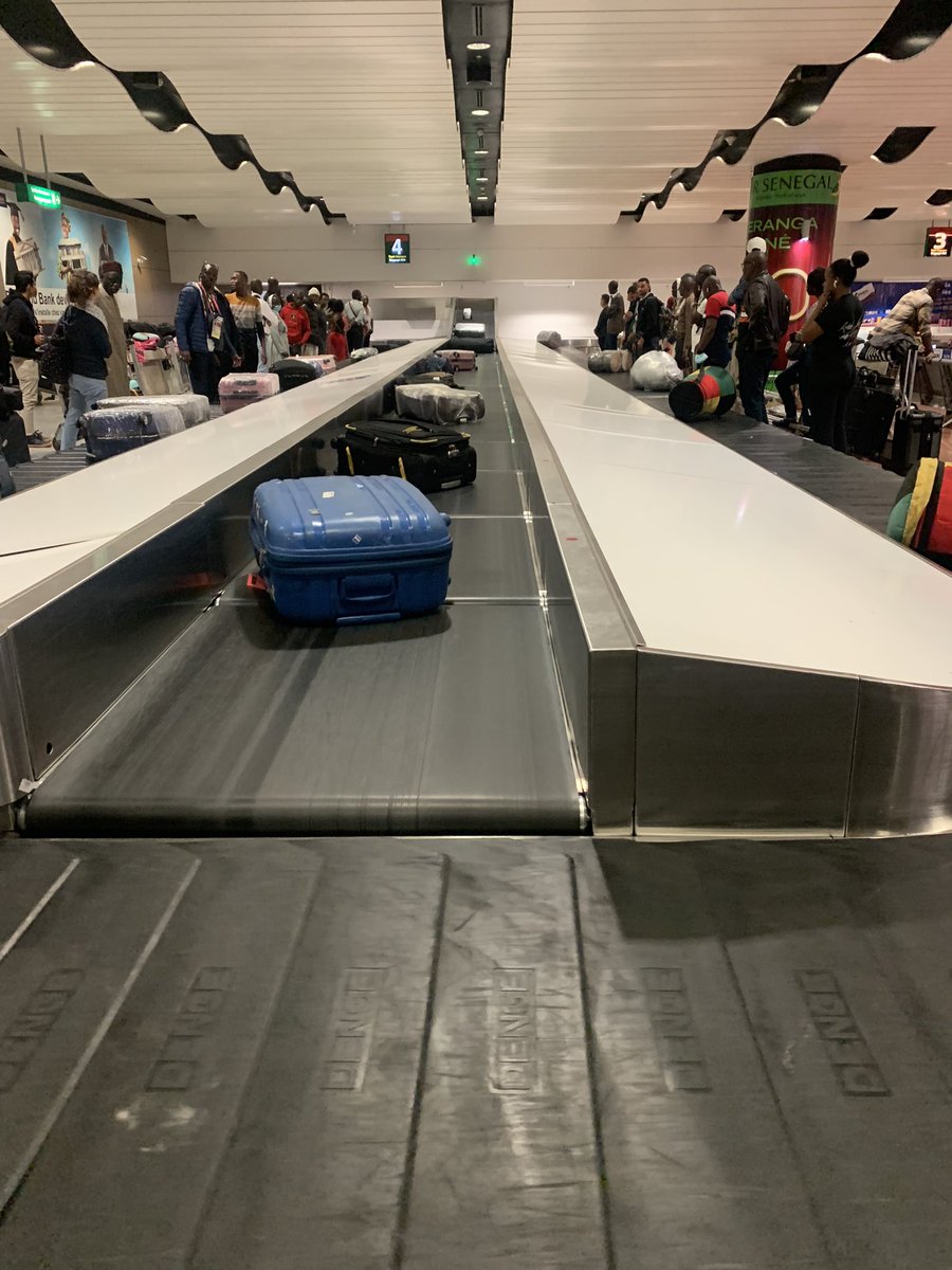 VeejayPhoEnix's tweet photo. Ce qui ce passe à l’aube est plus que catastrophique trois heure après ton arrivé t’es bagages sont indisponible. Comment c’est gens travaille https://t.co/D9m4st3ocg