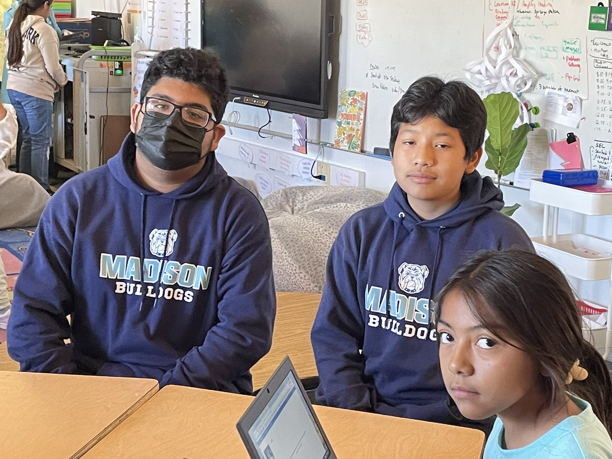 principalcwc's tweet image. Madison students came to code with us at Coldwater!  Thank you Bulldogs!#CSEdWeek2022 @LASchoolsNorth @JMMS_Bulldogs @MsDamonte @ITI_LAUSD
