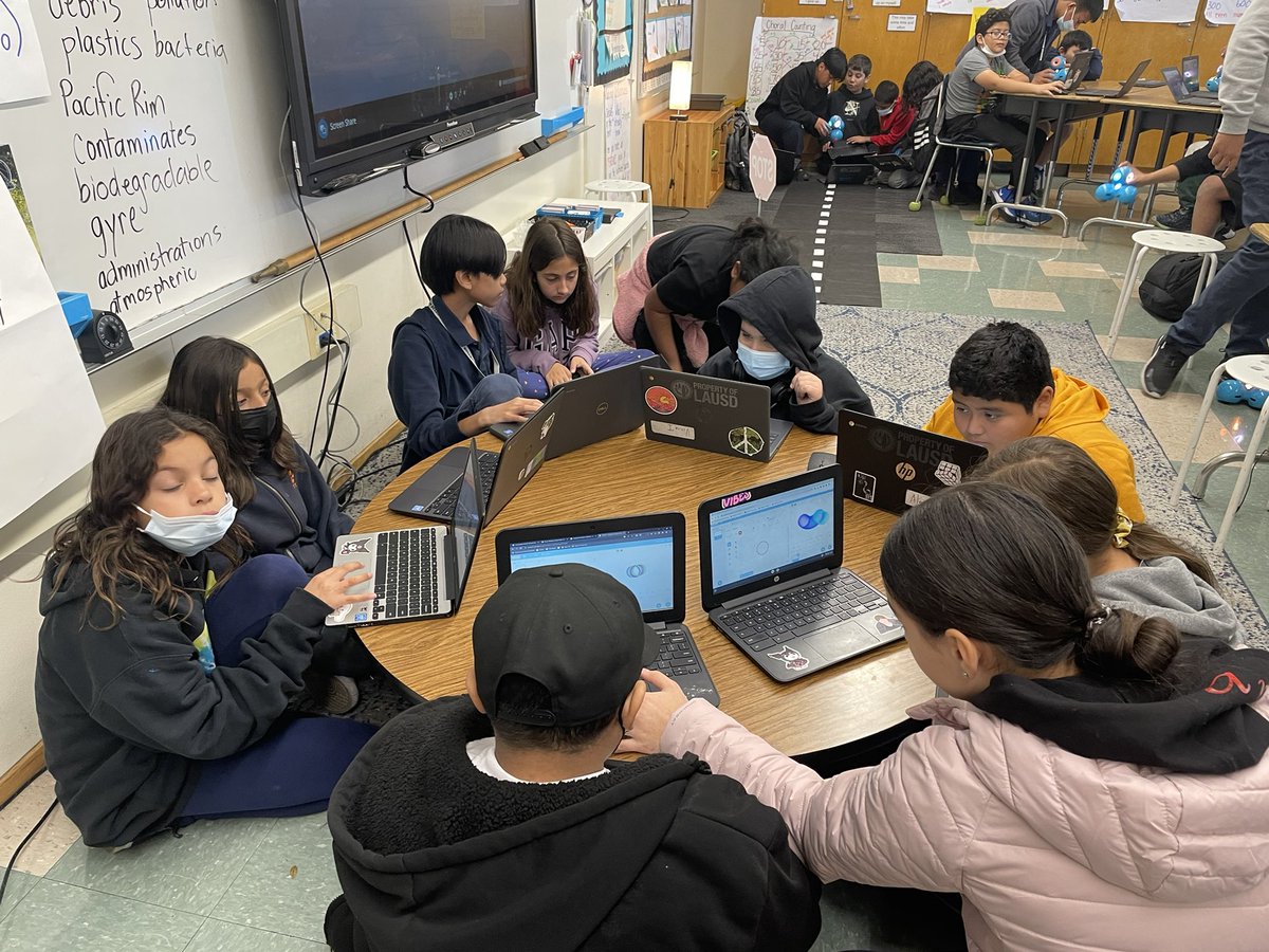 principalcwc's tweet image. Madison students came to code with us at Coldwater!  Thank you Bulldogs!#CSEdWeek2022 @LASchoolsNorth @JMMS_Bulldogs @MsDamonte @ITI_LAUSD